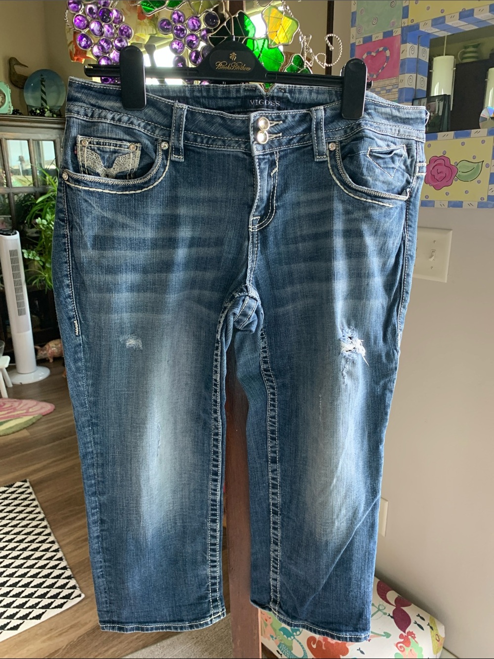 Vigoss "The Chelsea Capri" mid-rise distressed denim capri jeans Size 16